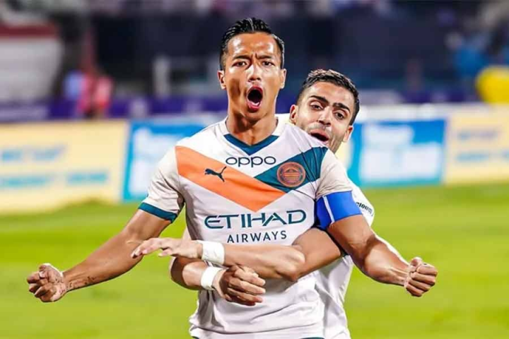 অপেক্ষার অবসান মুম্বই সিটি এফসি-র। মঙ্গলবার বেঙ্গালুরু এফসি-কে ২-০ হারিয়ে ষষ্ঠ দল হিসেবে প্লে-অফে পৌঁছে গেল আইএসএলে গত বারের কাপ চ্যাম্পিয়নরা। নেপথ্যে, লালিয়ানজ়ুয়ালা ছাংতে-নিকোলাস কারেলিস যুগলবন্দি।