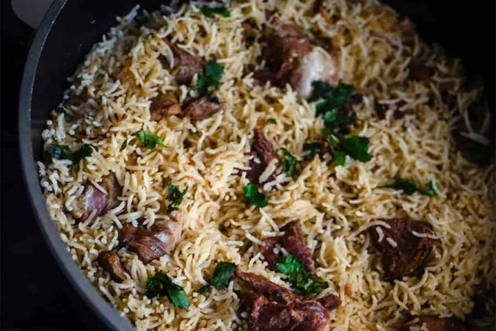 প্রেসার কুকারে বানিয়ে নিন মটন পোলাও।