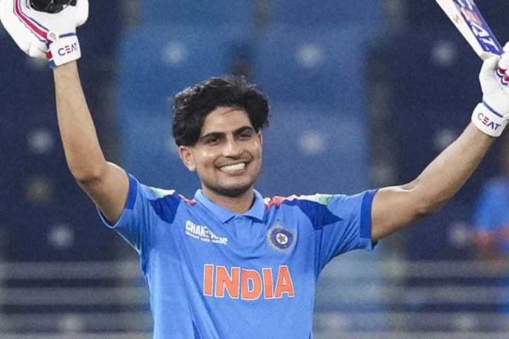 ফেব্রুয়ারি মাসে পাঁচটি এক দিনের ম্যাচ খেলে শুভমন গিল করেছিলেন ৪০৬ রান। তাঁর গড় ১০১.৫০। স্ট্রাইক রেট ৯৪.১৯। টানা তিনটি ম্যাচে ৫০-এর বেশি রান করেন। তারই স্বীকৃতি স্বরূপ ভারতের তরুণ ব্যাটারকে ধারাবাহিক পারফরম্যান্সের পুরস্কার দিল ইন্টারন্যাশনাল ক্রিকেট কাউন্সিল (আইসিসি)।