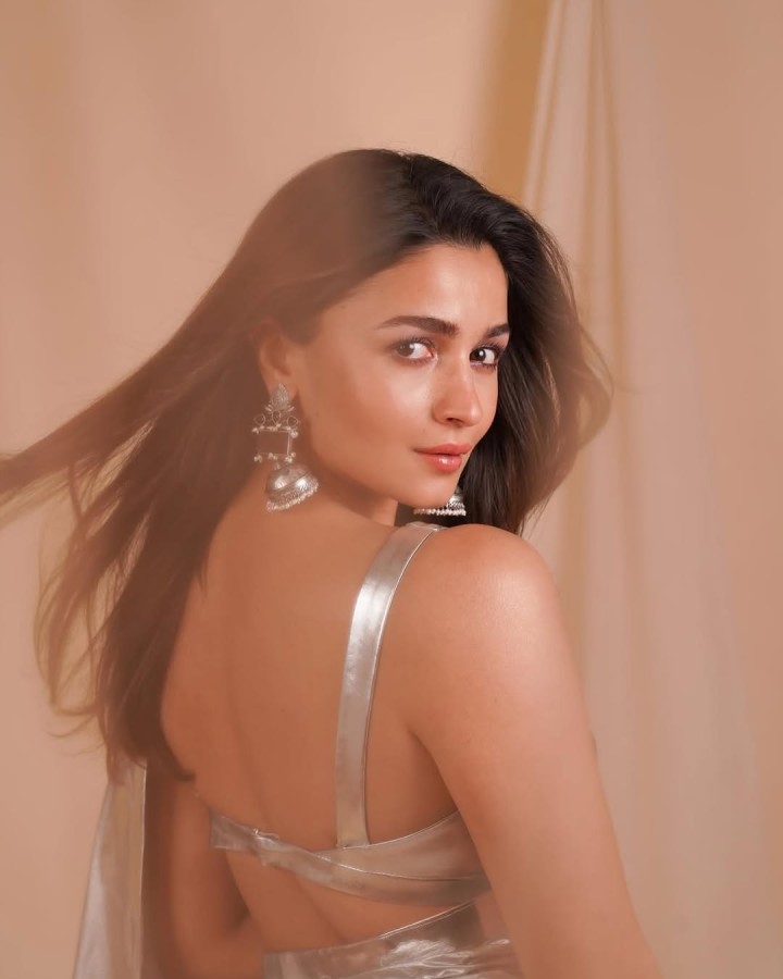 Gorgeous lady.