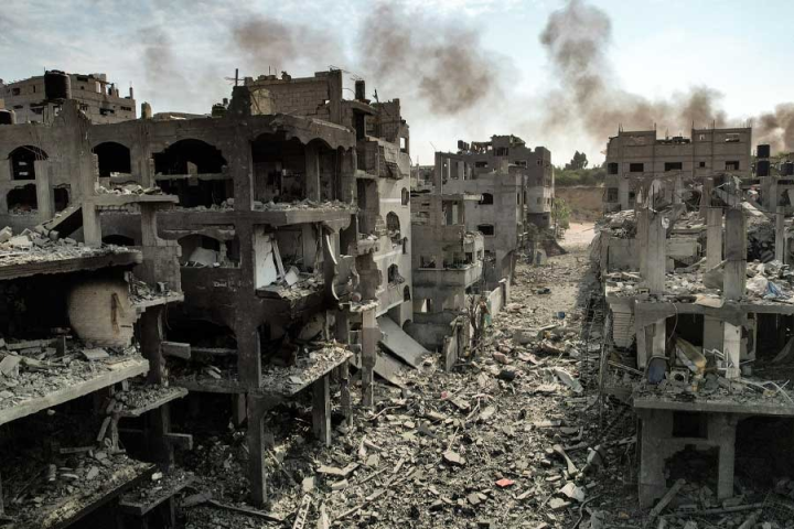 গাজা ভূখণ্ডে নতুন করে হামলা চালাল ইজ়রায়েলি বাহিনী। সংবাদ সংস্থা রয়টার্স সূত্রে খবর, ইজ়রায়েলি হানায় শতাধিক প্যালেস্তাইনি নাগরিকের মৃত্যু হয়েছে। মৃতদের মধ্যে রয়েছে শিশু এবং মহিলাও।