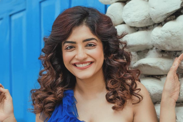 বাংলা টেলিভিশনের জনপ্রিয় মুখ মানসী সেনগুপ্ত। সম্প্রতি ‘নিম ফুলের মধু’ ধারাবাহিকে মৌমিতার চরিত্রে নজর কেড়েছেন।