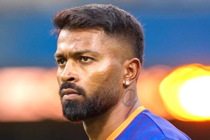 মুম্বই ইন্ডিয়ান্সকে আইপিএলের প্রথম ম্যাচে নেতৃত্ব দিতে পারবেন না হার্দিক পাণ্ড্য। গত মরসুমে এক ম্যাচ নির্বাসিত হয়েছিলেন। তাই এই মরসুমে তাঁর প্রথম ম্যাচে খেলা হবে না। হার্দিকের অনুপস্থিতিতে মুম্বইকে নেতৃত্ব দেবেন সূর্যকুমার যাদব।