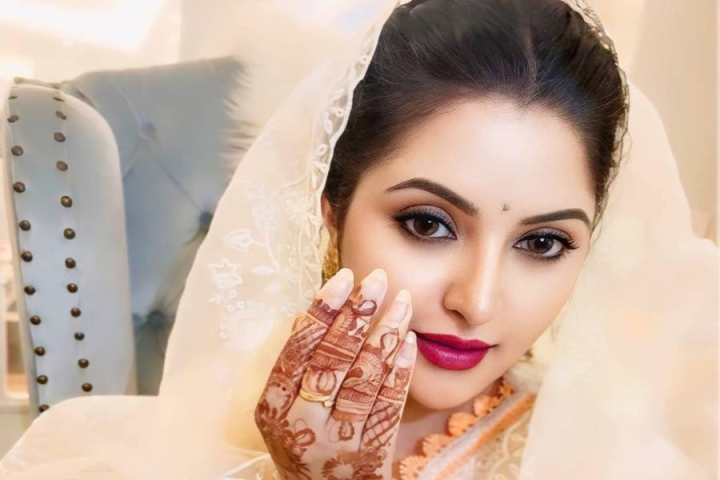 দুই বাংলার  জনপ্রিয় অভিনেত্রী পরী মণি।