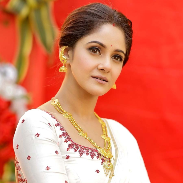 কার কার পছন্দ অভিনেত্রী তৃণা সাহাকে?