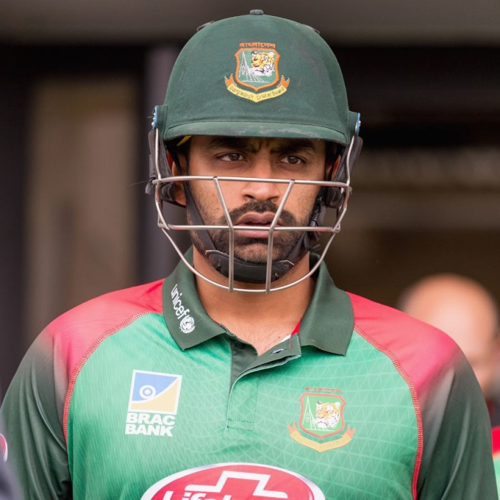 ঢাকা প্রিমিয়ার লিগের ম্যাচ খেলতে নেমে সোমবার দু’বার হৃদ্‌রোগে আক্রান্ত হন তামিম ইকবাল। বাংলাদেশের প্রাক্তন অধিনায়কের হৃদ্‌যন্ত্রে স্টেন্ট বসানো হয়েছে। এ দিন বিকালে তাঁর জ্ঞান ফিরেছে।