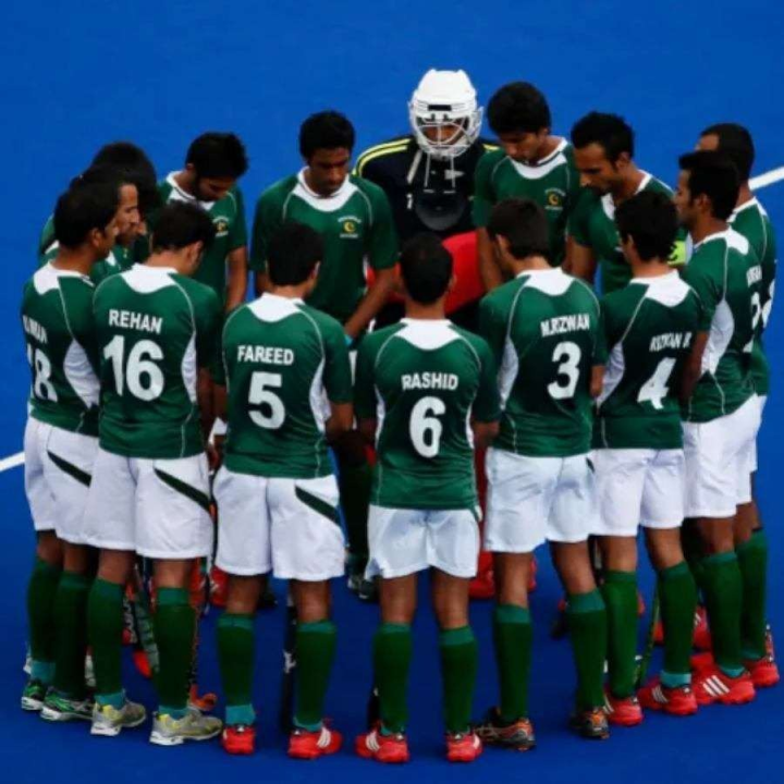আজলান শাহ হকিতে গত বছর রানার্স হয়েছিল পাকিস্তান। প্রাপ্য টাকা না পাওয়ায় তাদের এ বার আমন্ত্রণই জানাল না মালয়েশিয়া হকি ফেডারেশন। প্রাক্তন এক কর্তার সিদ্ধান্তকেই এ জন্য দুষছেন পাকিস্তান হকি ফেডারেশনের (পিএইচএফ) বর্তমান কর্তারা।