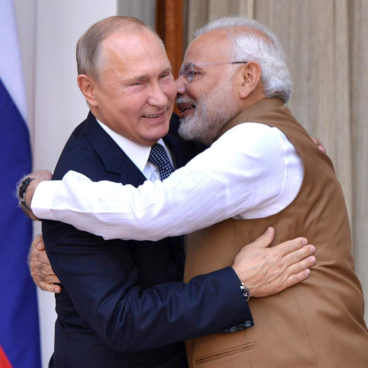 রুশ বিদেশমন্ত্রী সের্গেই লাভরভ বৃহস্পতিবার জানিয়েছেন, প্রেসিডেন্ট ভ্লাদিমির পুতিন প্রধানমন্ত্রী নরেন্দ্র মোদীর আমন্ত্রণ গ্রহণ করেছেন। তাঁর ভারত সফরের প্রস্তুতি চলছে।