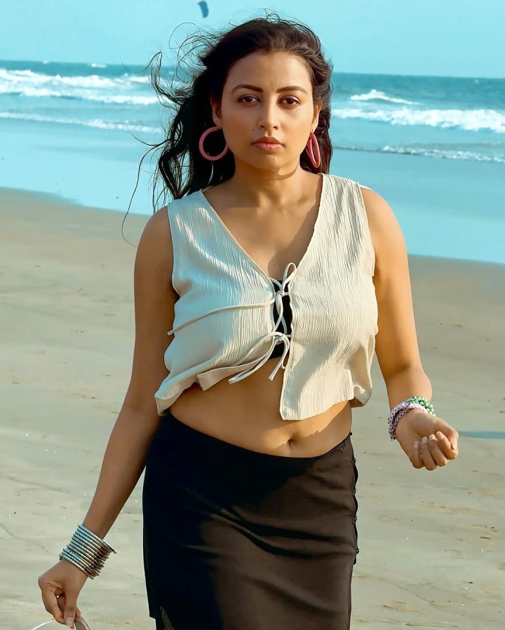 அழகே பொறாமை கொள்ளும் பேரழகு..