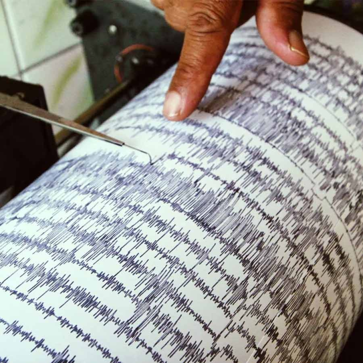 সোমবার বিকেলে ভূমিকম্পে কেঁপে উঠল পাকিস্তানের করাচি এবং সংলগ্ন অঞ্চল। কম্পন অনুভূত হয়েছে বালোচিস্তান প্রদেশের কিছু অঞ্চলেও।কম্পনের মাত্রা ছিল ৪.৭। ভূমিকম্পের উৎসস্থল ছিল করাচির কাছাকাছি কোনও অঞ্চল।