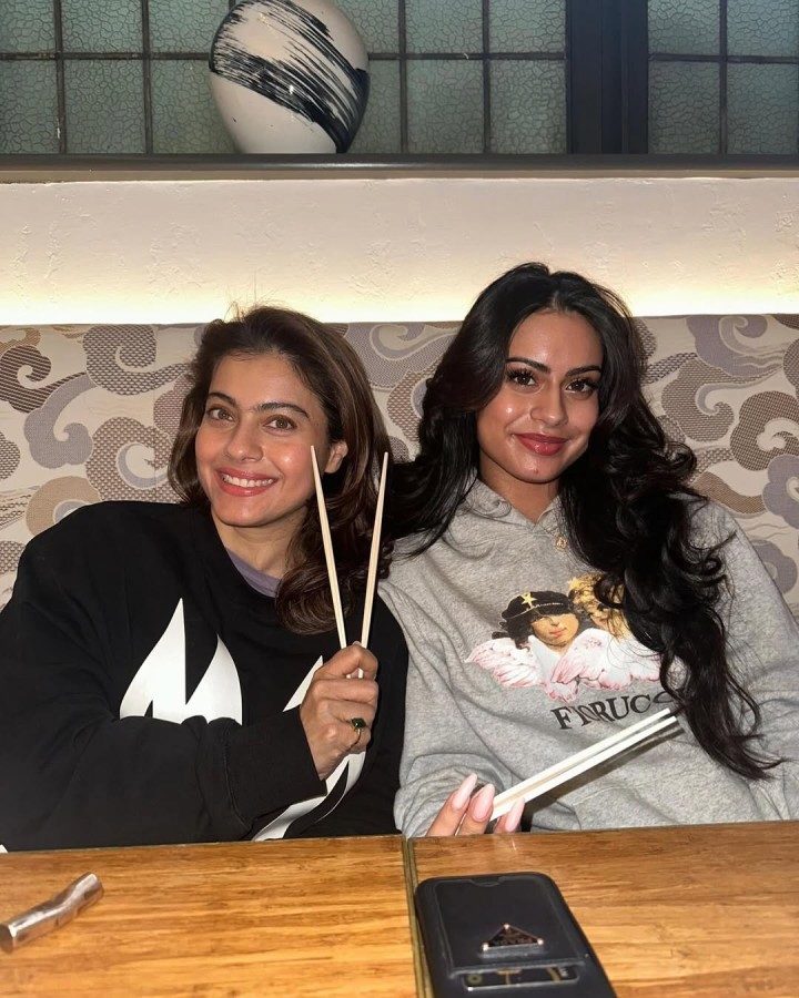 Mom daughter duo.