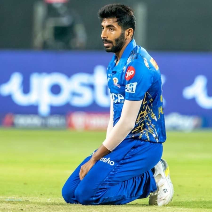 পিঠের চোট সেরেছে জসপ্রীত বুমরাহের। কিন্তু এখনও মাঠে ফিরতে পারছেন না তিনি। তাঁকে নিয়ে কোনও ঝুঁকি নিতে চাইছে না ভারতীয় ক্রিকেট বোর্ড।জানা গিয়েছে, চিকিৎসকেরা শুরুতে বুমরাহের চোট যতটা গুরুতর ভেবেছিলেন, পরে দেখা গিয়েছে পেসারের চোট তার থেকে একটু বেশিই গুরুতর। ফলে তাঁর ফিরতে আরও সময় লাগবে।