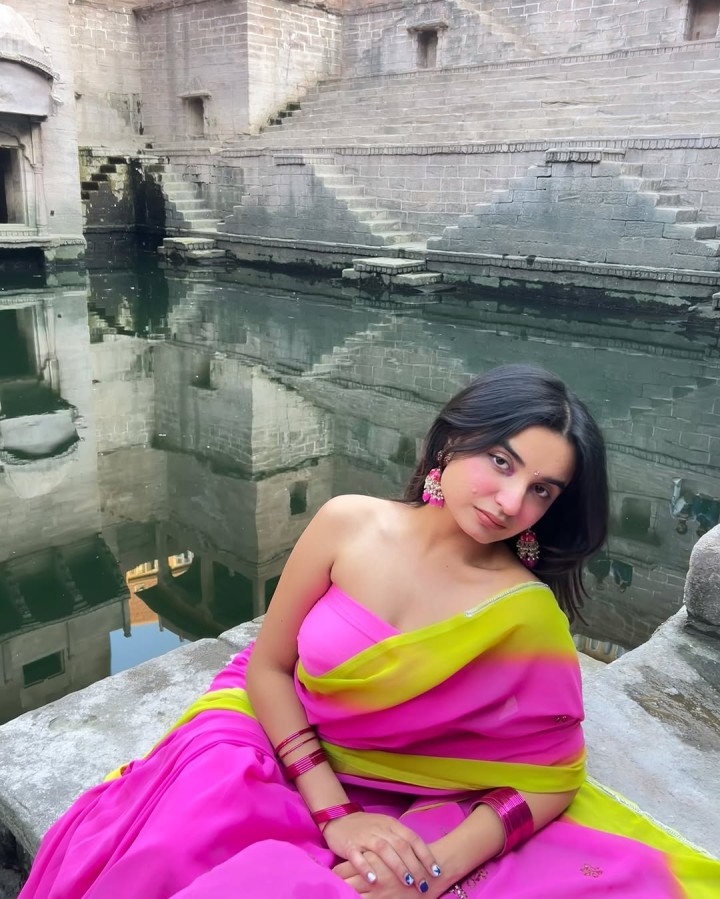 pretty girl साड़ी में बेहद ही खूबसूरत