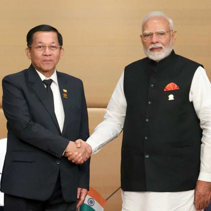 তাইল্যান্ডের রাজধানী ব্যাঙ্ককে মায়ানমারের সামরিক জুন্টা সরকারের প্রধান জেনারেল মিন অং হ্লাইংয়ের সঙ্গে দ্বিপাক্ষিক বৈঠক করলেন প্রধানমন্ত্রী নরেন্দ্র মোদী।