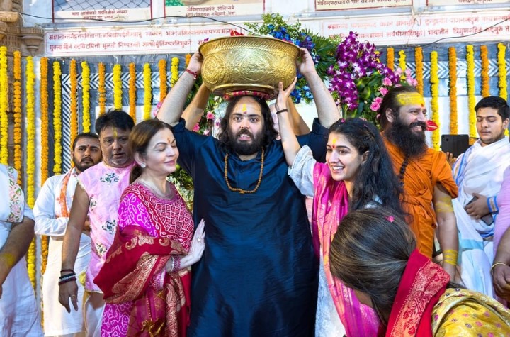 Anant Ambani completes his 170 km long padyatra from Jamnagar to Dwarka and seeks blessings of Dwarkadish on the auspicious occasion of Ramnavami