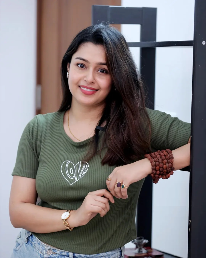 കിടു ലുക്കിൽ  മോക്ഷ.