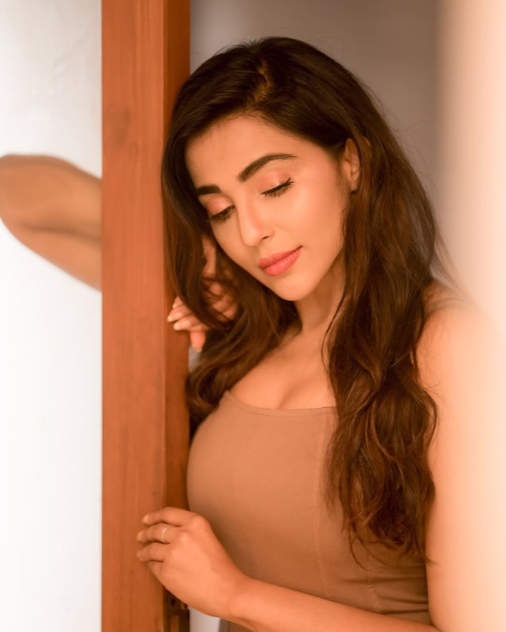 Cute-ஆக போஸ் கொடுக்குறீங்களே!!