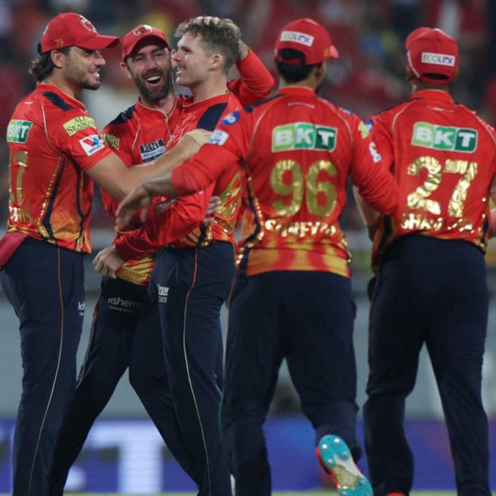 আরও একটি ম্যাচ হারল চেন্নাই সুপার কিংস। চলতি আইপিএলে টানা চারটি ম্যাচ হারল তারা। মহেন্দ্র সিংহ ধোনি, রুতুরাজ গায়কোয়াড়ের চেন্নাইকে হারিয়ে জয়ে ফিরল পঞ্জাব কিংস।