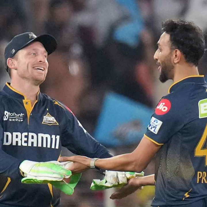 গুজরাতের ব্যাটারেরা অর্ধেক কাজ করে রেখেছিলেন। অহমদাবাদে শুরুতে ঝড় তোলেন সাই সুদর্শন। তাঁর ব্যাটে ভর করেই ২১৭ রান তোলে গুজরাত। বাকি কাজটা করেন বোলারেরা।