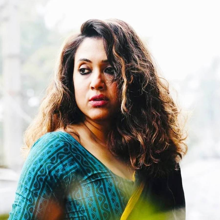 ঠাকুরপুকুর-কাণ্ডের জের এ বার ধারাবাহিক ‘ভিডিয়ো বৌমা’য়। ভিক্টো পুলিশি হেফাজতে। তাঁর বদলে দায়িত্ব নিচ্ছেন অন্য পরিচালক। খবর,  বদলে যাচ্ছেন ধারাবাহিকের আরও এক অভিনেত্রী ঋতুপর্ণা সেনও। তাঁর জায়গায় কে আসছেন, এখনও জানা যায়নি।
