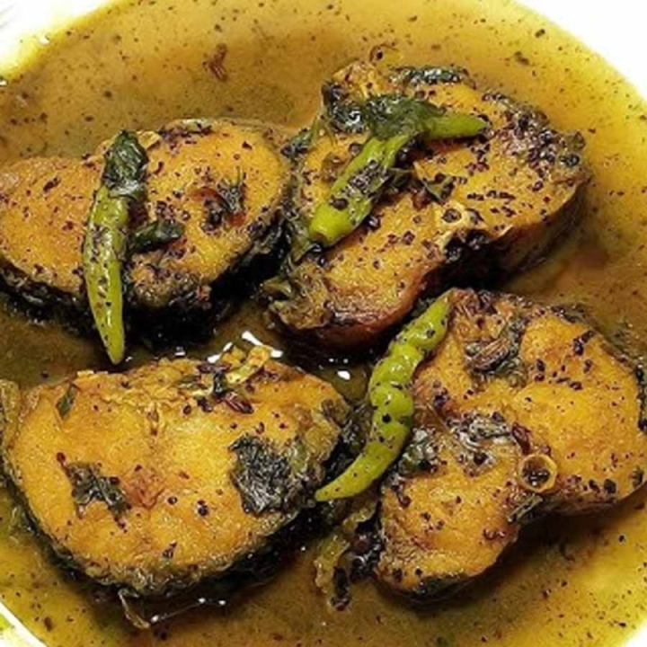 গরমের দিনে হালকা খাবারই যতই ভাল লাগুক, একঘেয়ে রান্না বড় ক্লান্তিকর। কম খাটুনিতে, কম তেল, ঝাল, মশলায় বরং বানিয়ে ফেলুন ‘কাসন পোড়া রুই’।