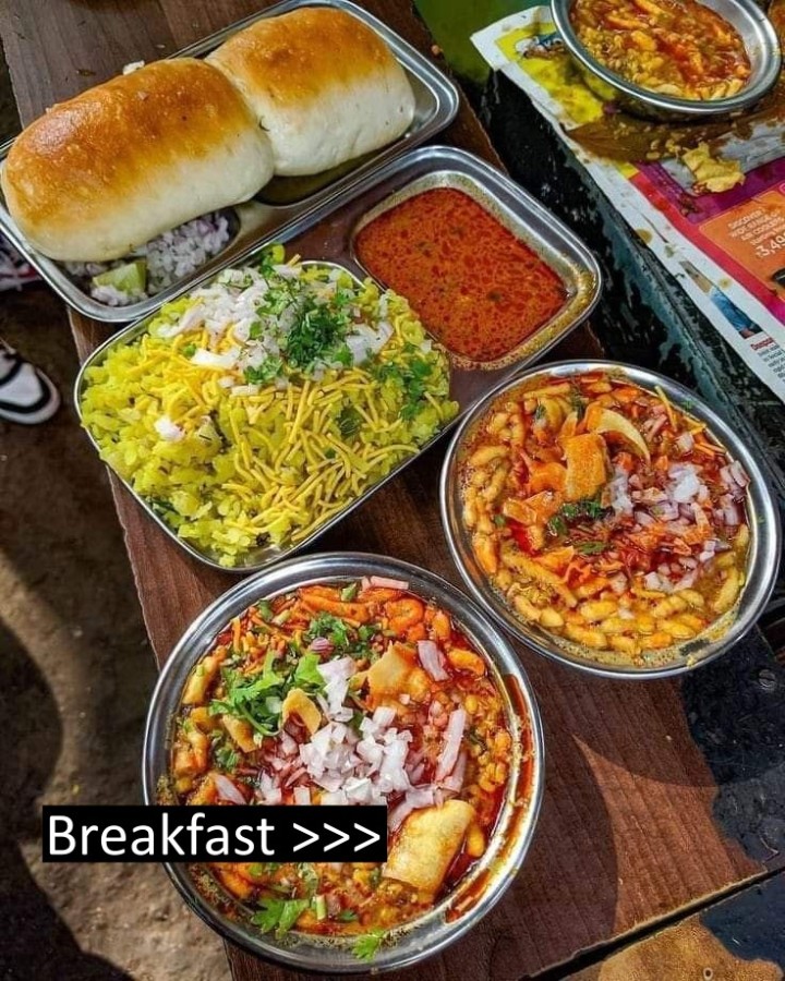 Misal pav Naku chala istam
