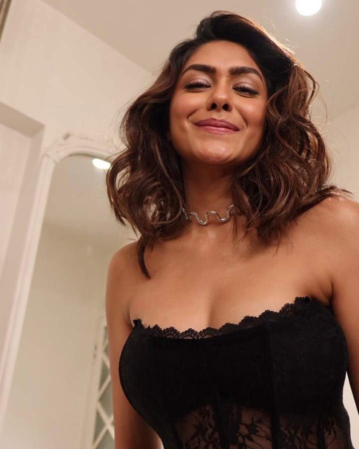 Gorgeous Mrunal Thakur..