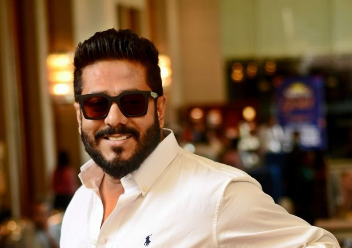 এ বার কি মুম্বইয়ে জাঁকিয়ে বসতে চলেছেন রাজ চক্রবর্তীর? রবিবার তাঁকে গুরগাঁওয়ের ফিল্মসিটি স্টুডিয়োয় শুটিং করতে দেখা গিয়েছে। খবর, তিনি পরিচালনা করছেন ‘অনুপমা’-খ্যাত রূপালি গঙ্গোপাধ্যায়কে!