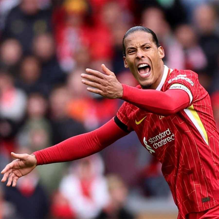 ইংলিশ প্রিমিয়ার লিগে লিভারপুলের দাপট অব্যাহত। রবিবার অ্যানফিল্ডে ওয়েস্ট হ্যামকে ২-১ গোলে হারিয়ে খেতাবের আরও কাছে পৌঁছে গেলেন মহম্মদ সালাহরা।