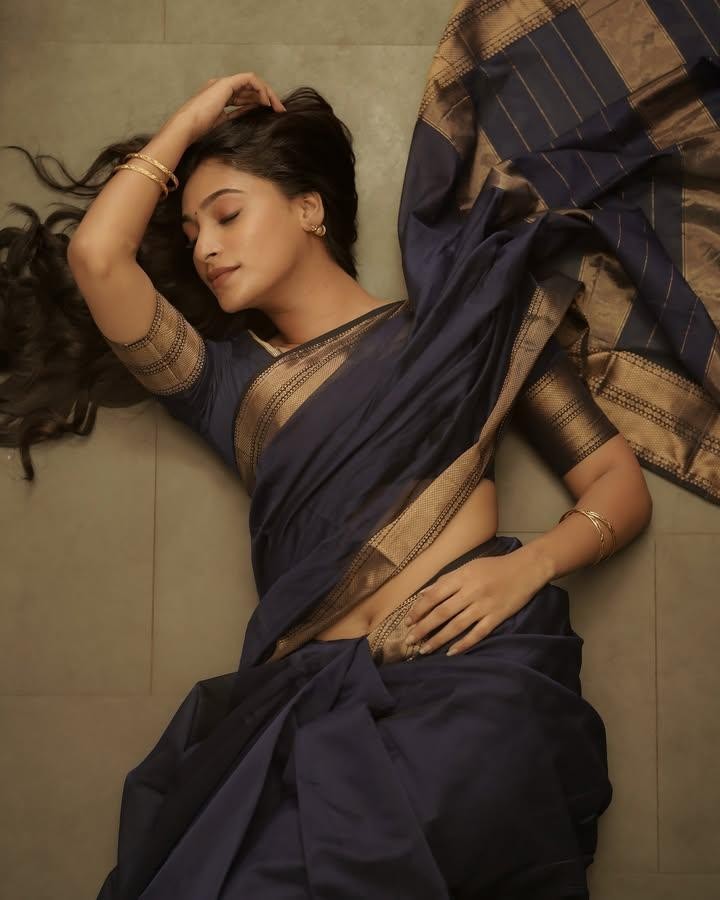 வானவில் கூட வெட்கப்படுது – அவளோட ட்ரெஸ்ஸை பாத்து!