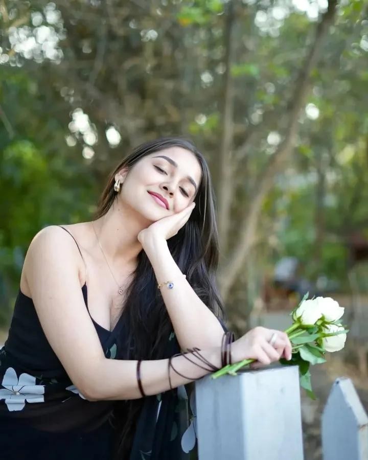 Cute-ஆக போஸ் கொடுக்குறீங்களே!!