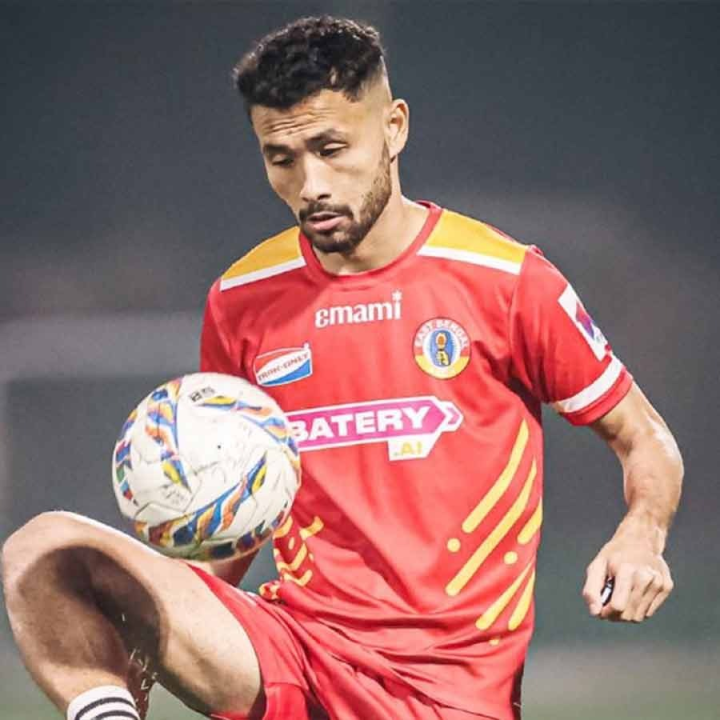 আগামী মরসুমে ইস্টবেঙ্গলের অধিনায়ক মহেশ সিংহ। সুপার কাপ এবং বাংলা নববর্ষে বারপুজোর প্রস্তুতির আবহেই নতুন নেতা বেছে নিল মশালবাহিনী।