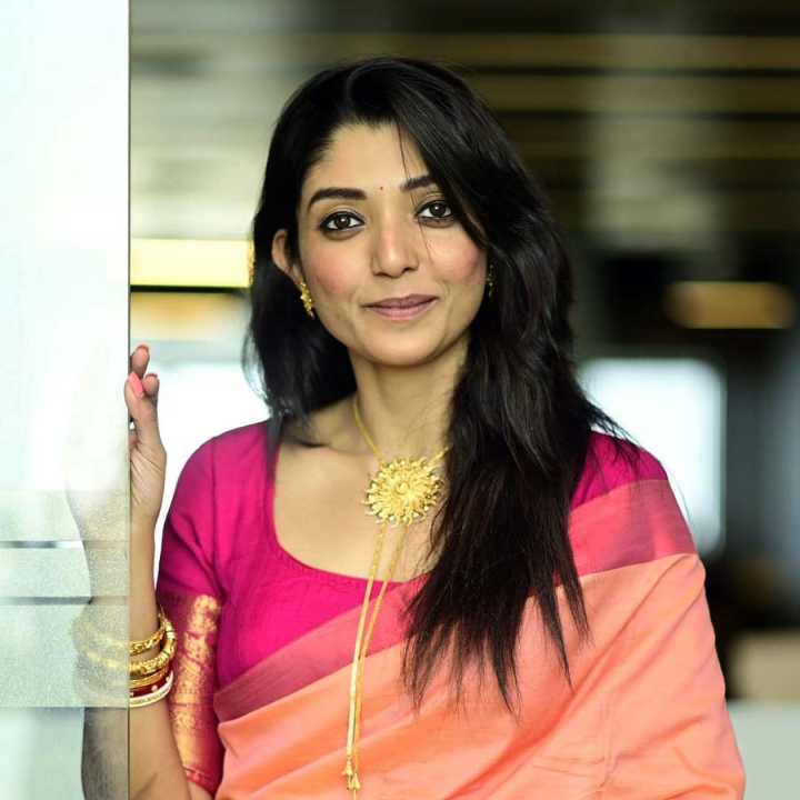 অভিনেত্রী দেবলীনা কুমারকে কার কার পছন্দ?