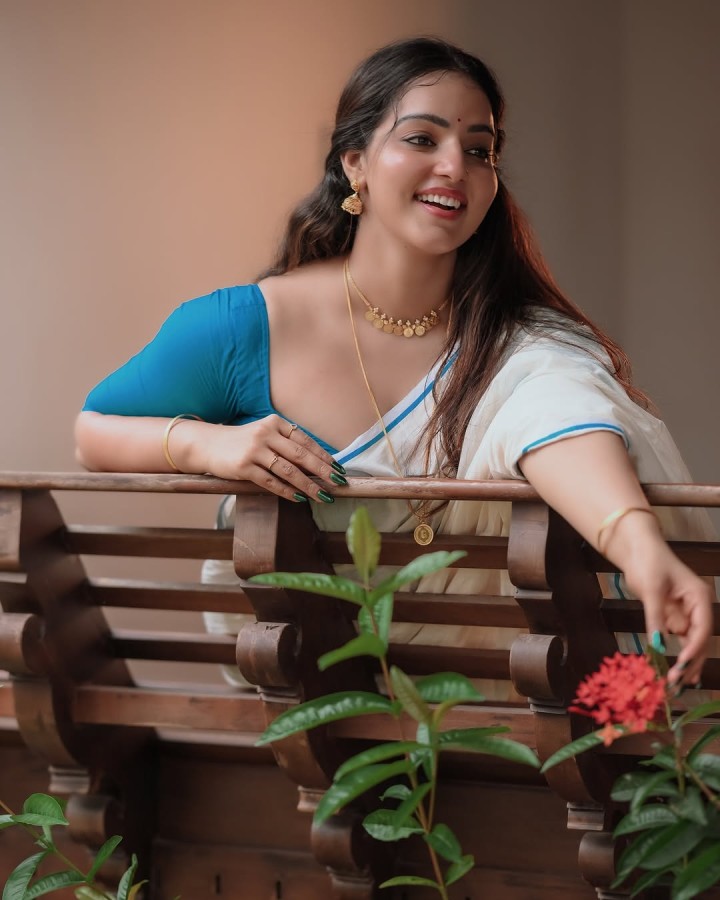 മാളവിക മേനോൻ