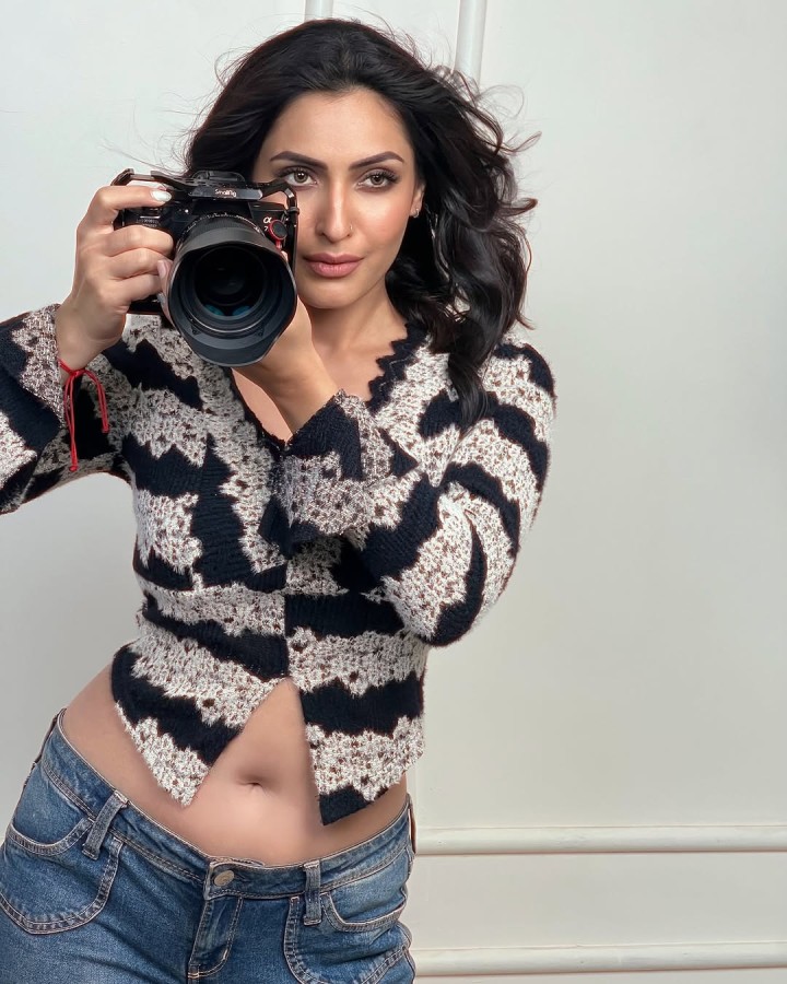 கிறங்கடிக்கும் அழகி!