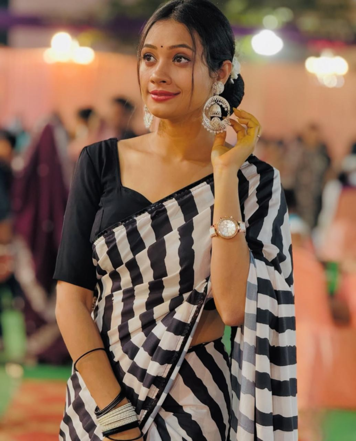 ସୁନ୍ଦରୀ ଲାଗୁଛନ୍ତି