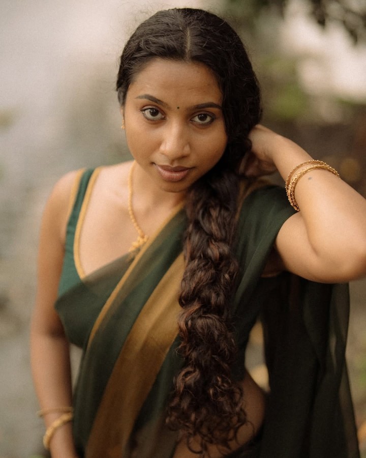 நீ கட்டும் சேல மடிப்புல நான் கசங்கி போனேன்டி!!