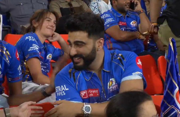 Arjun Kapoor supporting MI.