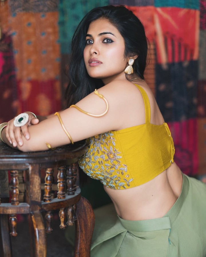 அழகே பொறாமை கொள்ளும் பேரழகு..