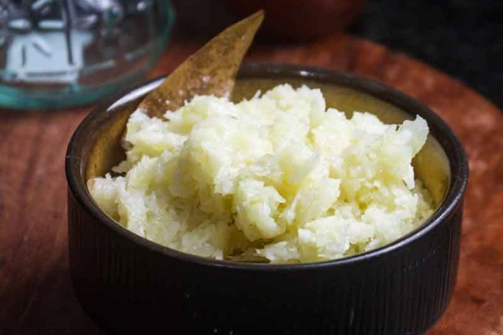 চালকুমড়ো স্বাস্থ্যের জন্য উপকারী। যেহেতু এতে জলের পরিমাণ অনেকটাই বেশি থাকে, তাই গরমের জন্য উপযোগী খাবারও। এ ছাড়াও চাল কুমড়োয় রয়েছে ভিটামিন সি, ভিটামিন বি২। বানিয়ে ফেলতে পারেন চালকুমড়োর ঘন্ট।