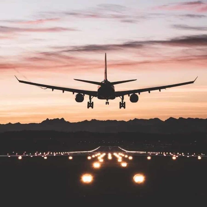 ভারতীয় বিমানসংস্থাগুলির জন্য আকাশসীমা বন্ধ করে দিয়েছে পাকিস্তান। এ বার থেকে ভারতের মালিকানাধীন বা ভারতে নিয়ন্ত্রিত কোনও বিমান পাকিস্তানের উপর দিয়ে যেতে পারবে না।