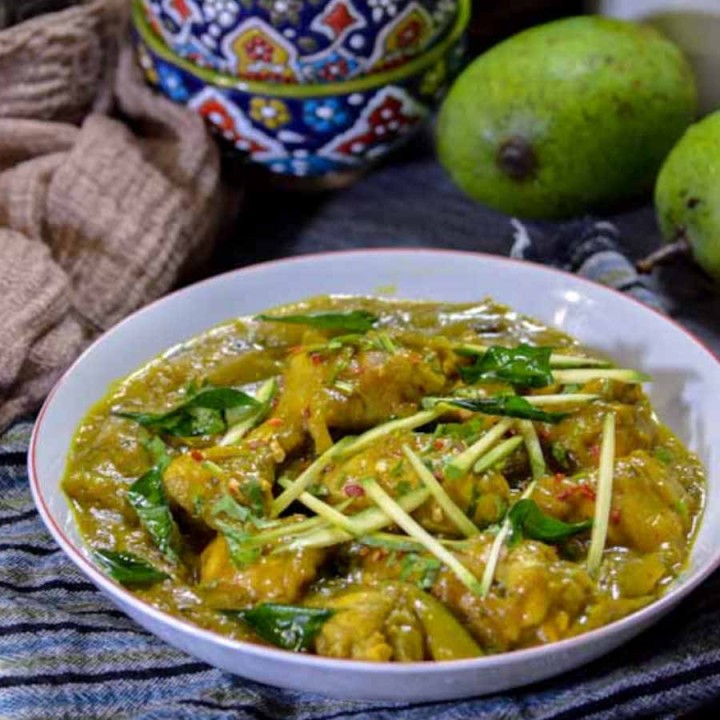 কাঁচা আম দিয়ে বানিয়ে নিন মুরগির মাংস।