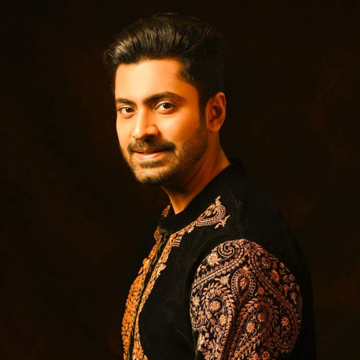 ‘পুবের ময়না’ ধারাবাহিক শেষ হয়েছে এক মাসও হয়নি। গরমে আপাতত কিছু দিনের ছুটি অভিনেতা গৌরব রায়চৌধুরীর।