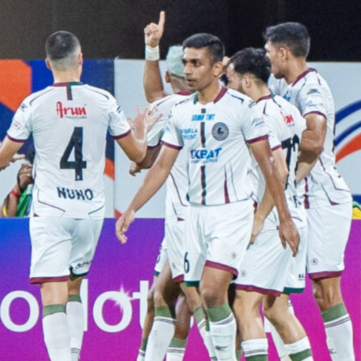 আইএসএল লিগ-শিল্ড এবং সুপার কাপ, মোহনবাগান দু’টি ট্রফিই জিতেছে পুরো শক্তির দল খেলিয়ে। কিন্তু সুপার কাপে দ্বিতীয় সারির দল নিয়ে যে পুরো শক্তির কেরল ব্লাস্টার্সকে হারিয়ে দেবে তারা, এটা অনেকেই ভাবতে পারেননি। বুধবার এফসি গোয়াও নামবে পুরো শক্তি নিয়েই। মোহনবাগানের কিছু হারানোর নেই। তবু তারা চাইছে আত্মবিশ্বাসী হয়েই নামতে। জয় ছাড়া কিছু ভাবছে না দল।