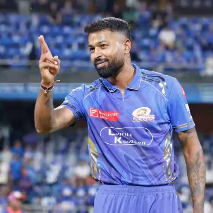 এ বারের আইপিএলে একটা সময় মুম্বই সকলের নীচে ছিল। বৃহস্পতিবার রাজস্থানের বিরুদ্ধে জিতে লিগ তালিকায় শীর্ষে উঠে এল তারা।
