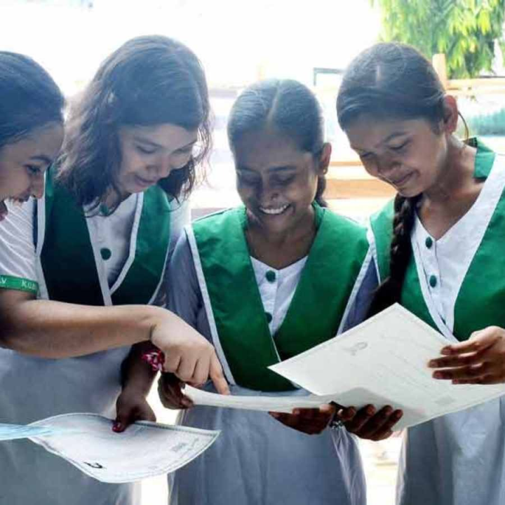 ২ মে, বৃহস্পতিবার প্রকাশিত হল ২০২৫-এর মাধ্যমিক ফলাফল। এ বার ৬৯ দিনের মাথায় ফল প্রকাশ করা হয়েছে। চলতি বছর মাধ্যমিক পরীক্ষা শুরু হয়েছিল ১০ ফেব্রুয়ারি। শেষ হয় ২২ ফেব্রুয়ারি।