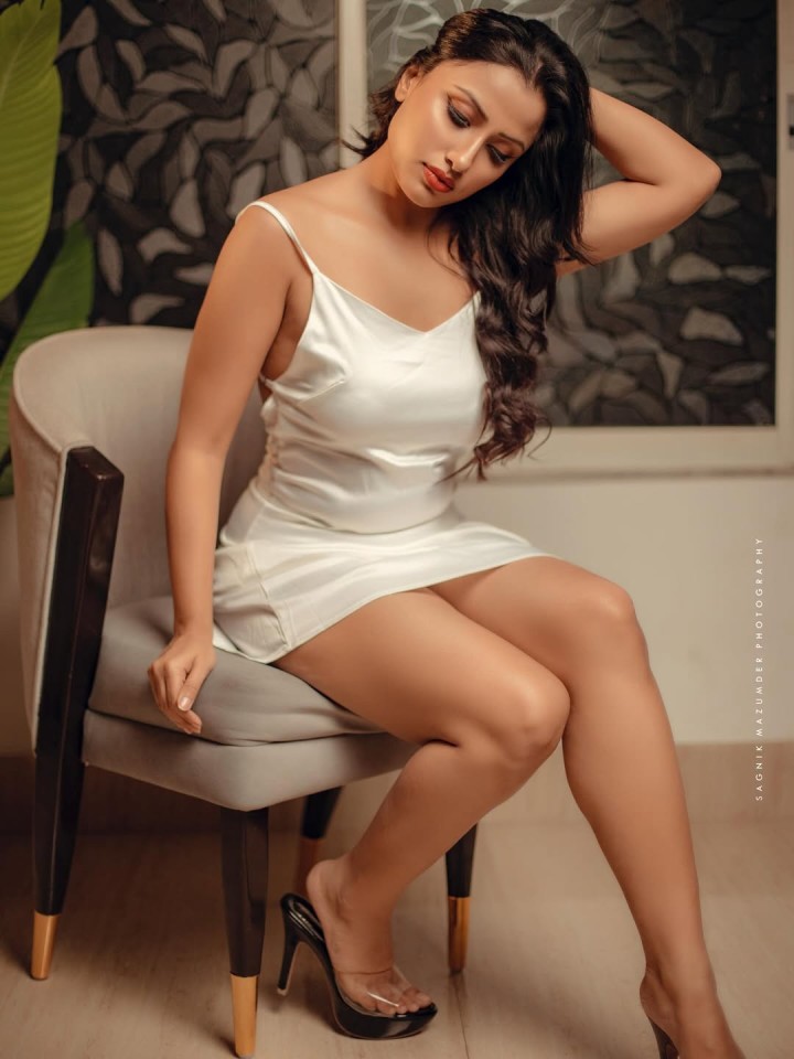 உன்னில் எது அழகு என்று தேடத் தொடங்கும் தேடலுக்கு முடிவே இல்லை!