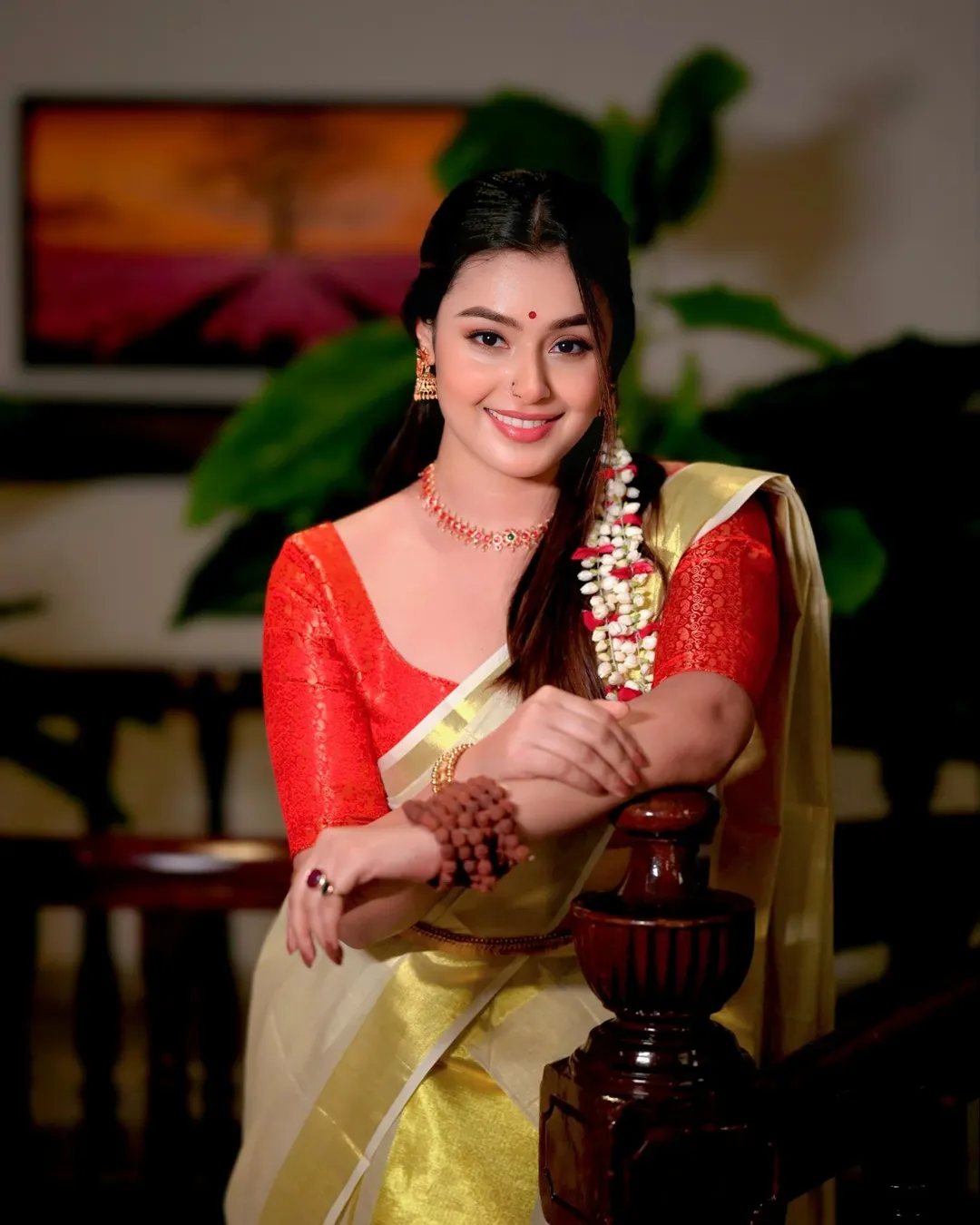 മോക്ഷ ഫാൻസ്‌ ഉണ്ടോ ഇവിടെ ?