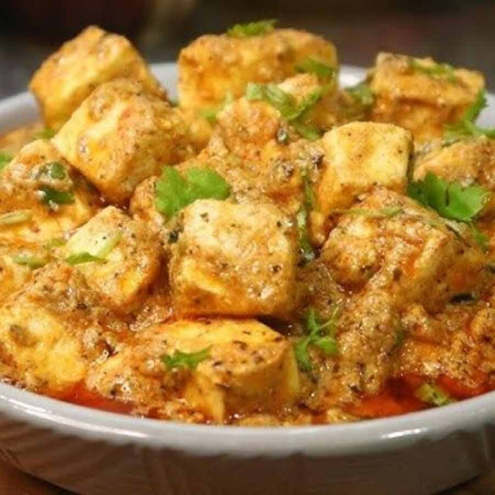 চচ্চড়ির নাম শুনলে নানা রকম সব্জি, শাকের কথাই প্রথম মাথায় আসে। আমিষ হলে চুনোমাছ বা চিংড়ি দিয়েও সেই পদ রাঁধা যায়। কিন্তু ছানা দিয়ে চচ্চড়ি রাঁধার কৌশল জানা আছে কি?