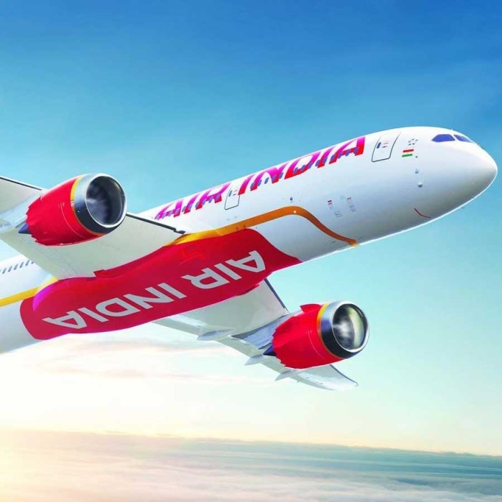 ইজ়রায়েলের বেন গুরিয়ন আন্তর্জাতিক বিমানবন্দরে ক্ষেপণাস্ত্র হামলা চালাল হুথি বিদ্রোহীরা। ঘটনাচক্রে, যে সময়ে ক্ষেপণাস্ত্র হামলা হয় ইজ়রায়েলে, তার ঠিক এক ঘণ্টার মধ্যেই তেল আভিভ বিমানবন্দরে অবতরণের কথা ছিল এয়ার ইন্ডিয়ার বিমানের। কিন্তু হামলার পরই বিমাননের মুখ আবু ধাবির দিকে ঘুরিয়ে দেওয়া হয়।